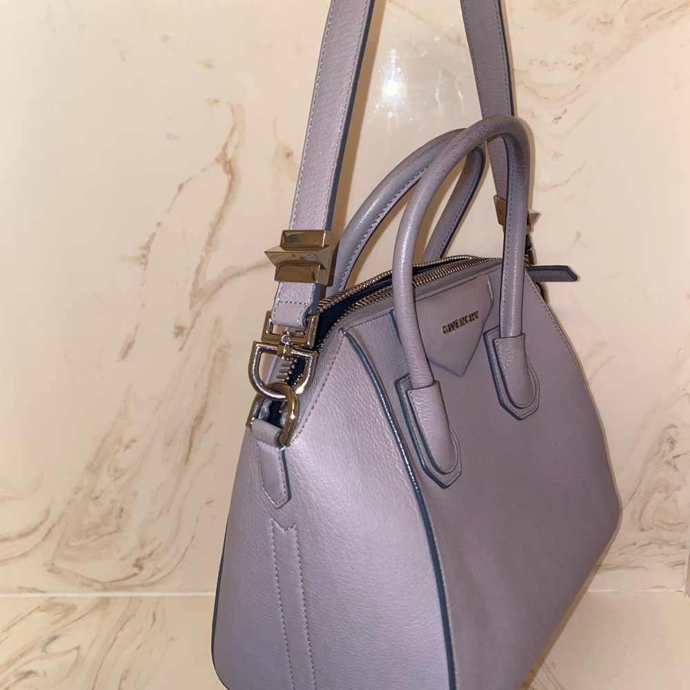 * SOLD* Givenchy Antigona - Picture 4 of 9